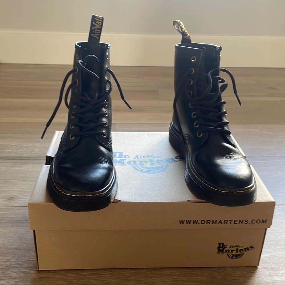 Slightly used Dr. Martens Size 7 USL